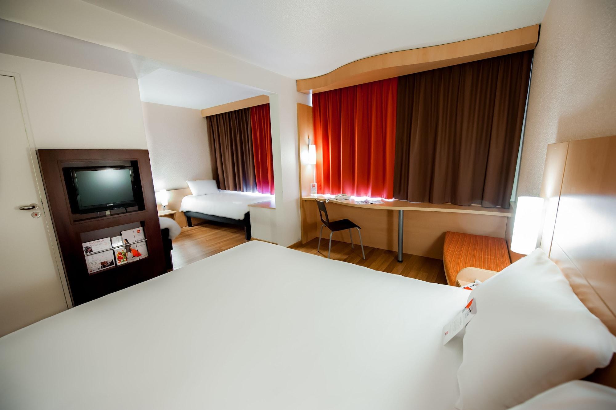 Ibis Vannes Hotel Bagian luar foto