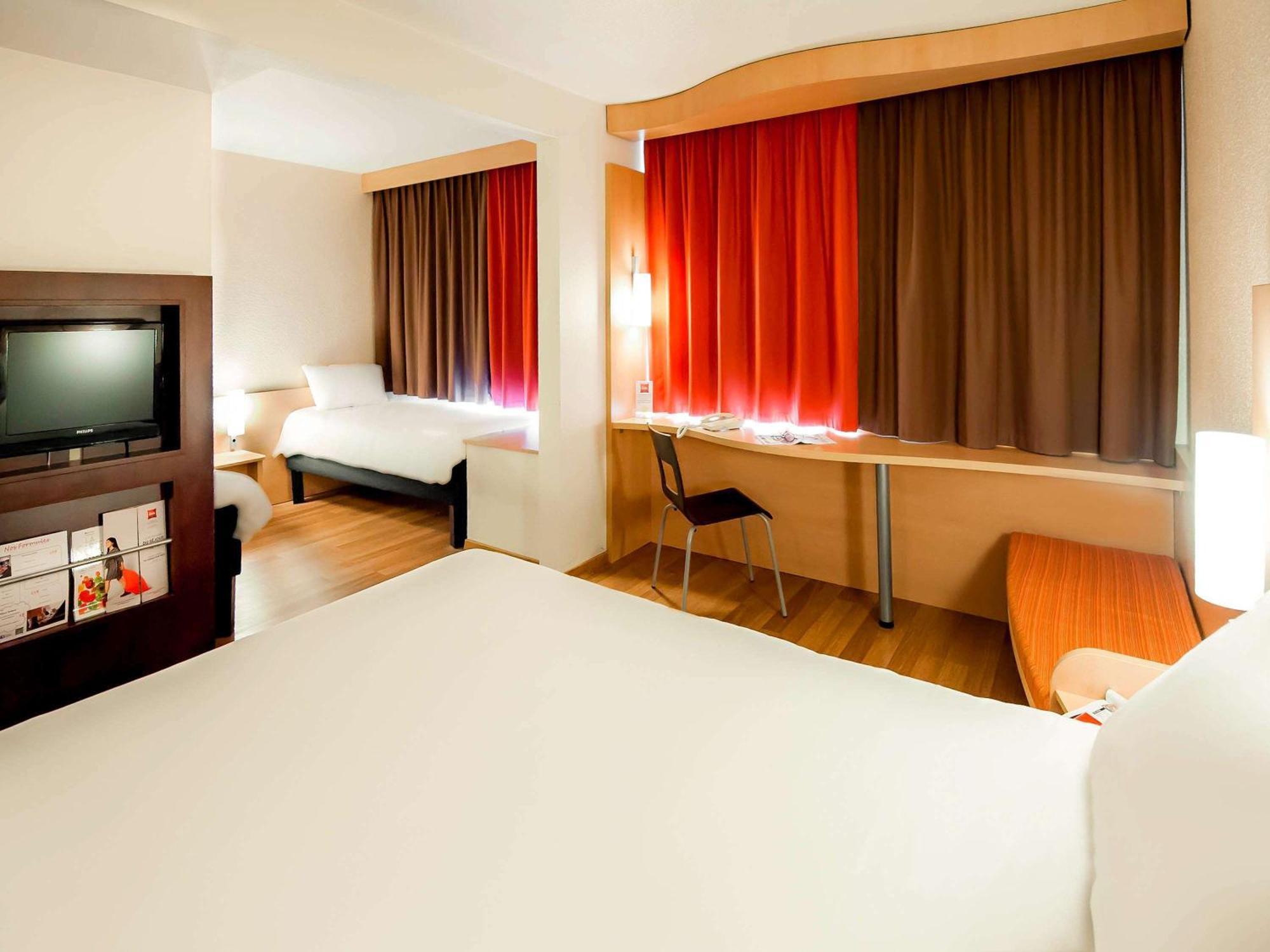 Ibis Vannes Hotel Bagian luar foto